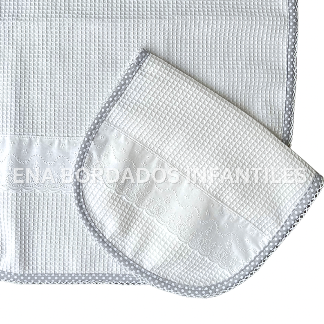 Juego de media mantita con saca aire orilla gris