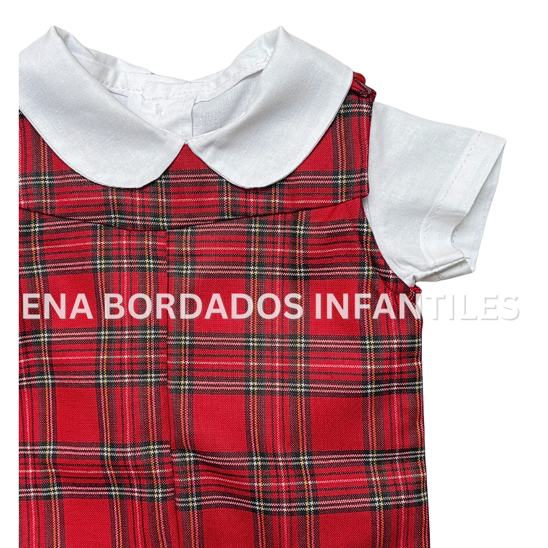Trajecito cuadriculado con camisa blanca