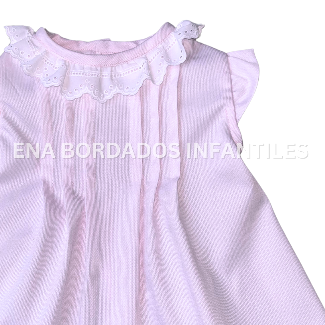 Batita piqué rosado von alforzas y tira bordada