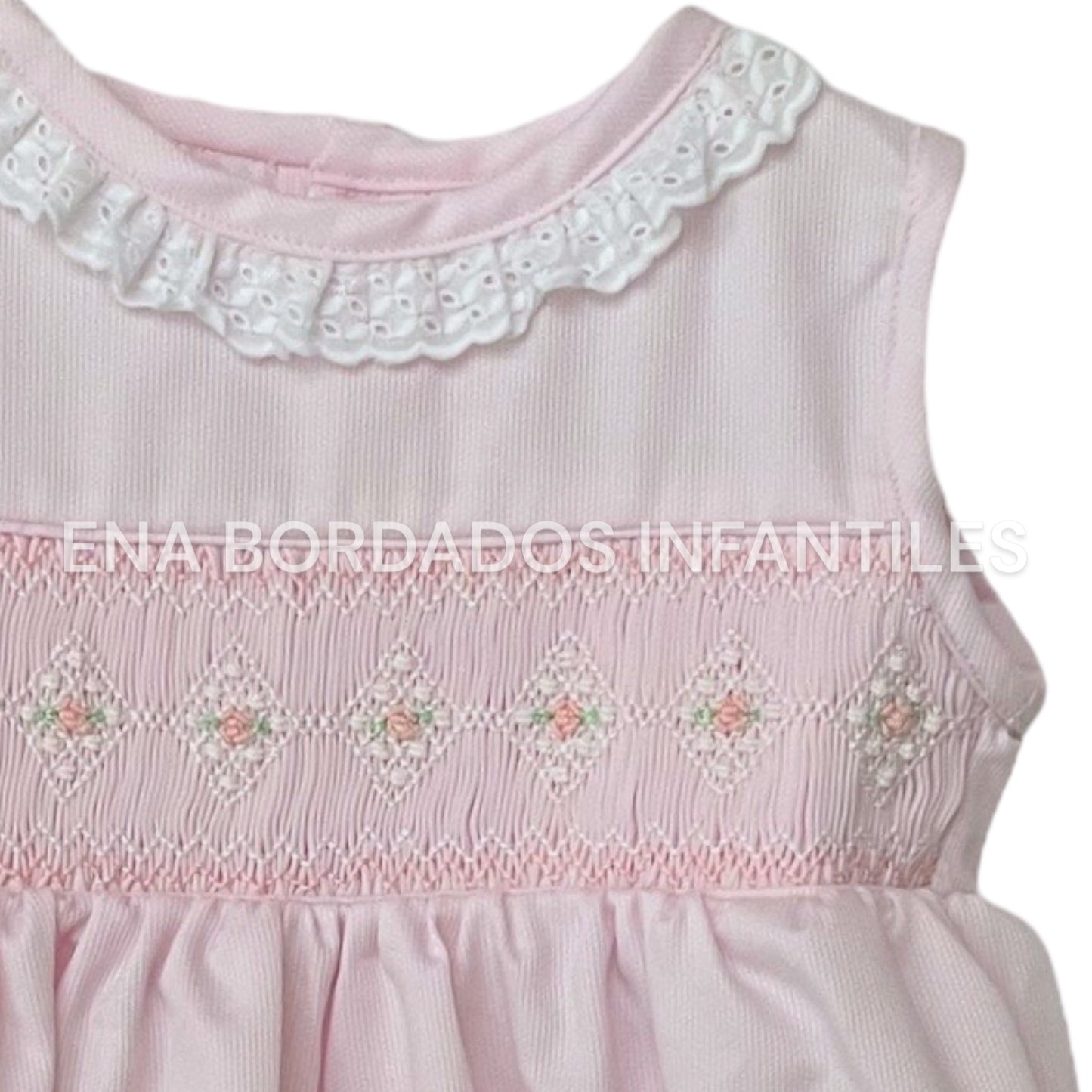 Vestido piqué rosado pálido con panal y tira bordada