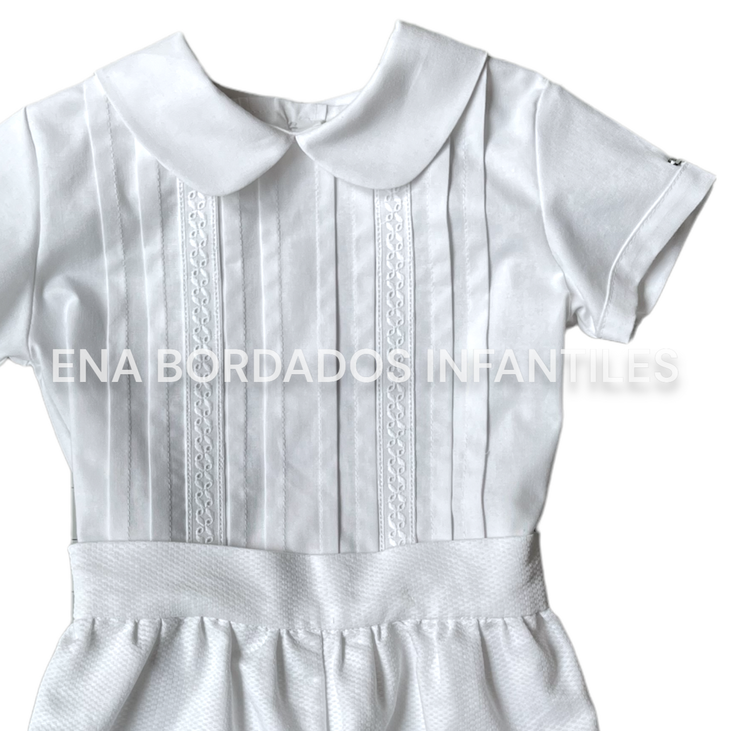 Trajecito blanco alforzas y tira bordada con short bombacho