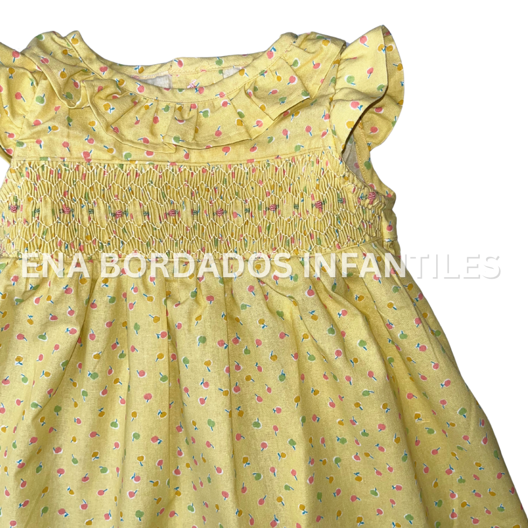 Vestido amarillo con manzanitas