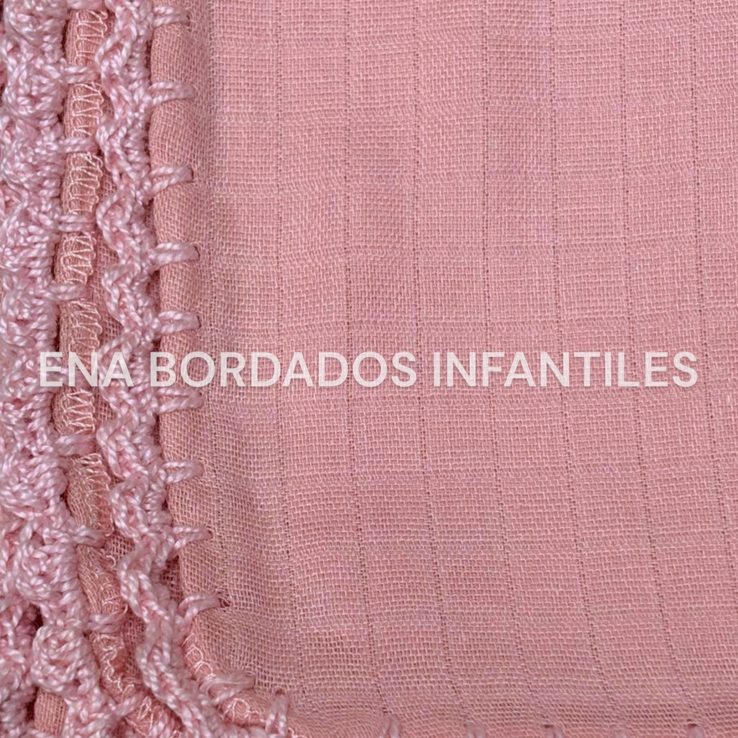 Mantita gaza rosada orilla crochet