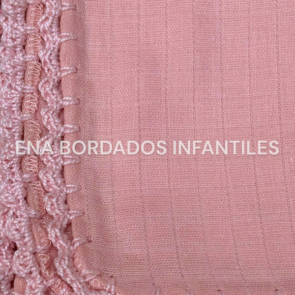 Mantita gaza rosada orilla crochet