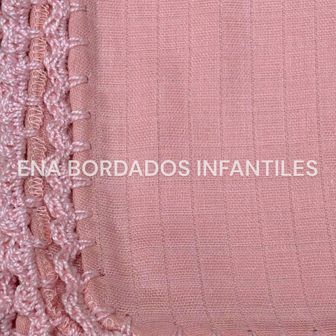 Mantita gaza rosada orilla crochet