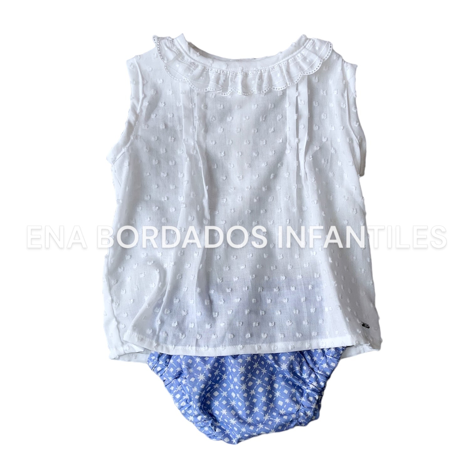 Blusa plumeti blanco con calzón azul