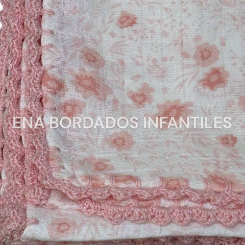 Mantita gaza flores orilla crochet