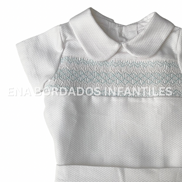 Trajecito piqué blanco con panal celeste