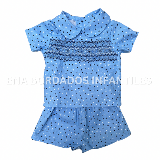 Camisa con panal y short celeste estampado triangulos