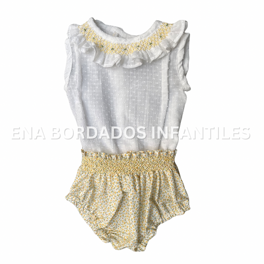 Blusa plumeti con panal en cuello y calzón con panal