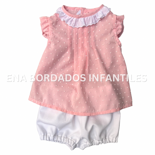 Blusa plumeti rosado con short piqué blanco