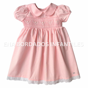 Vestido rosado con panal y tira bordada