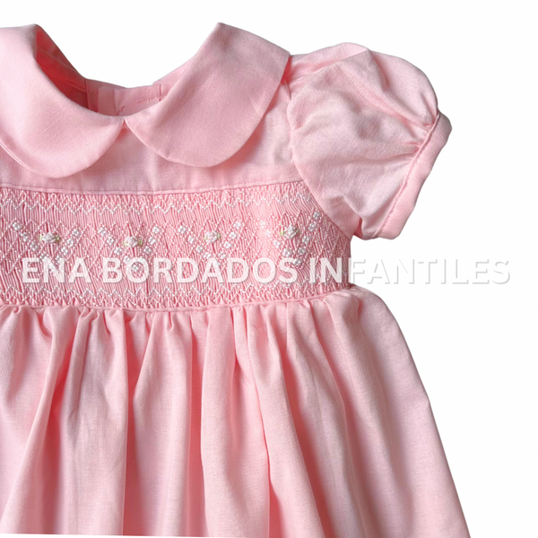 Vestido rosado con panal y tira bordada