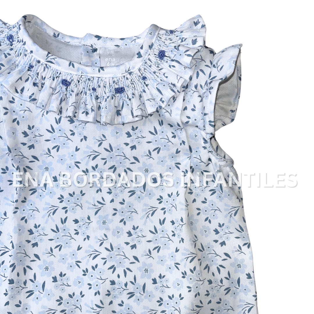 Blusa con panal piqué flores celeste con short bombacho