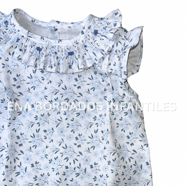 Blusa con panal piqué flores celeste con short bombacho