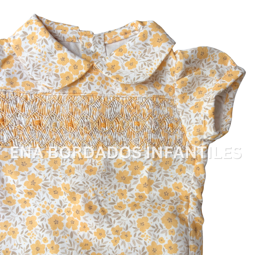 Blusa panal piqué flores mostaza con short bombacho