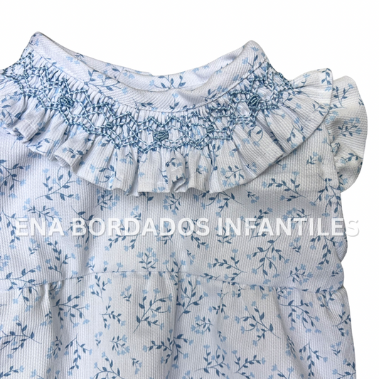 Mameluco piqué con ramitas azules con panal en cuello 9 meses