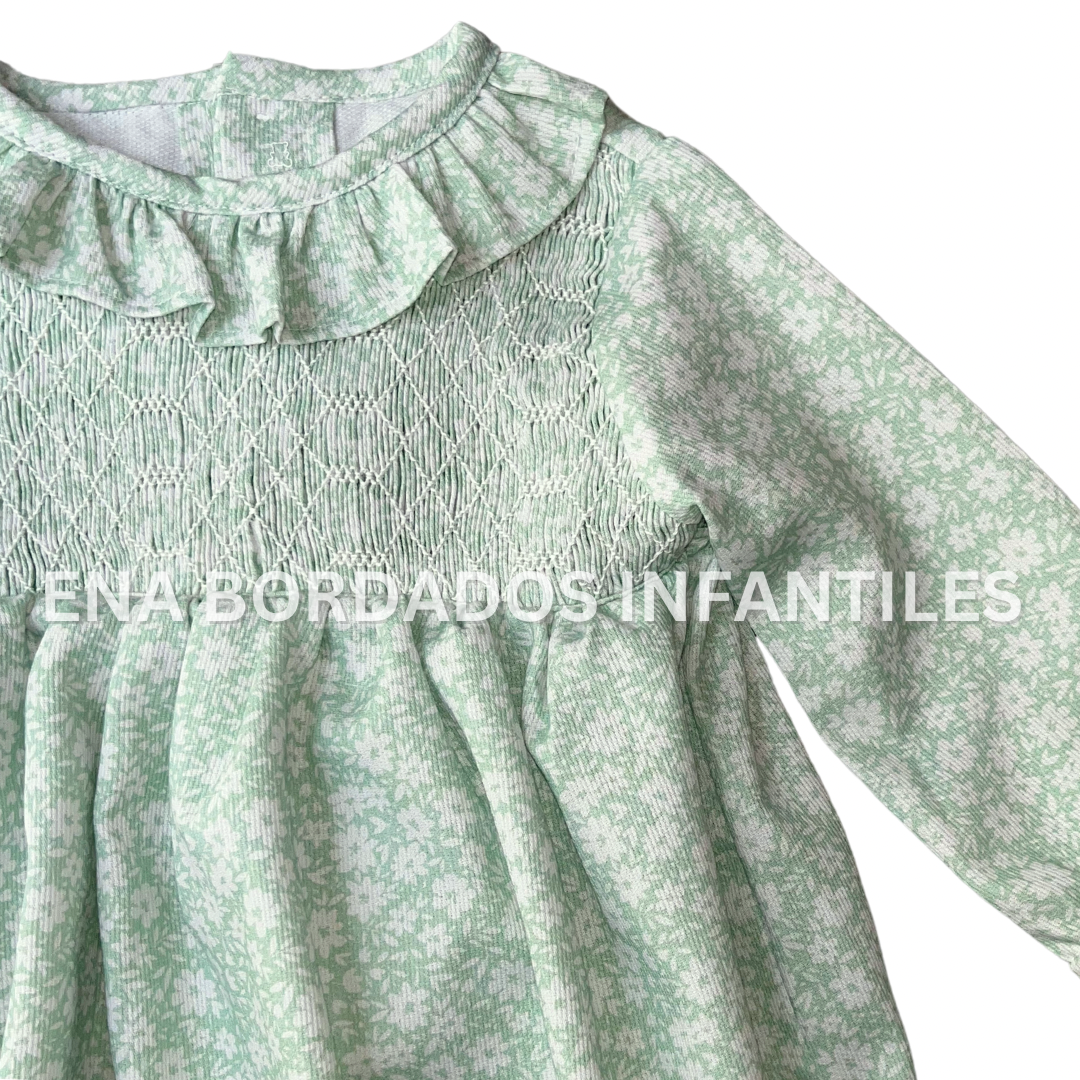 Vestido piqué verde con flores blancas panal