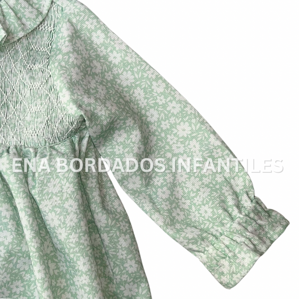 Vestido piqué verde con flores blancas panal