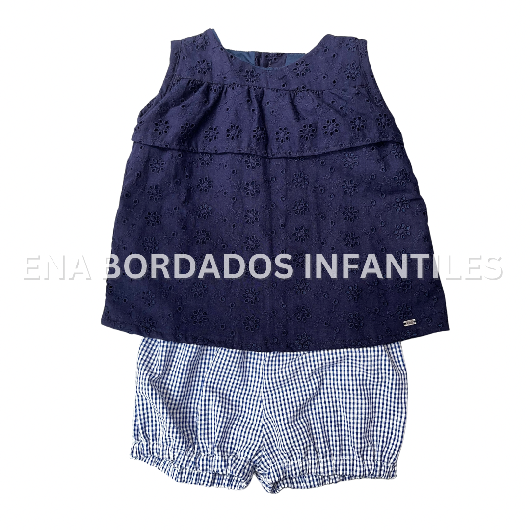 Blusa bordado inglés azul marino con short bombacho seersucker 12 meses