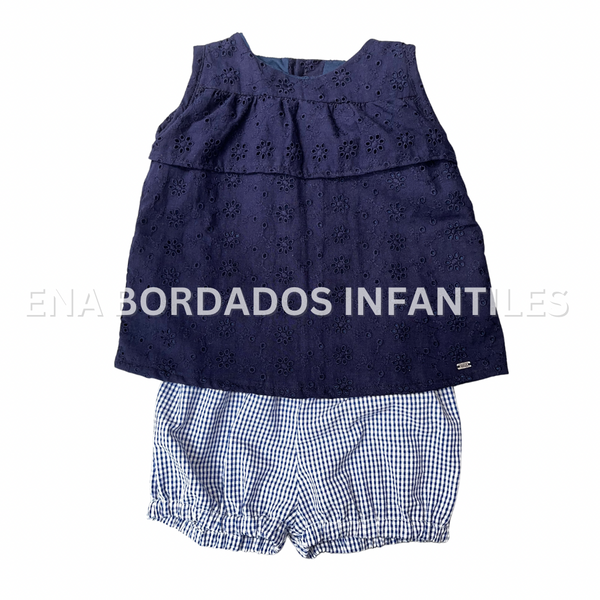 Blusa bordado inglés azul marino con short bombacho seersucker 12 meses