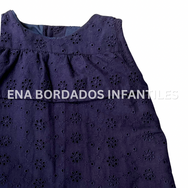 Blusa bordado inglés azul marino con short bombacho seersucker 12 meses