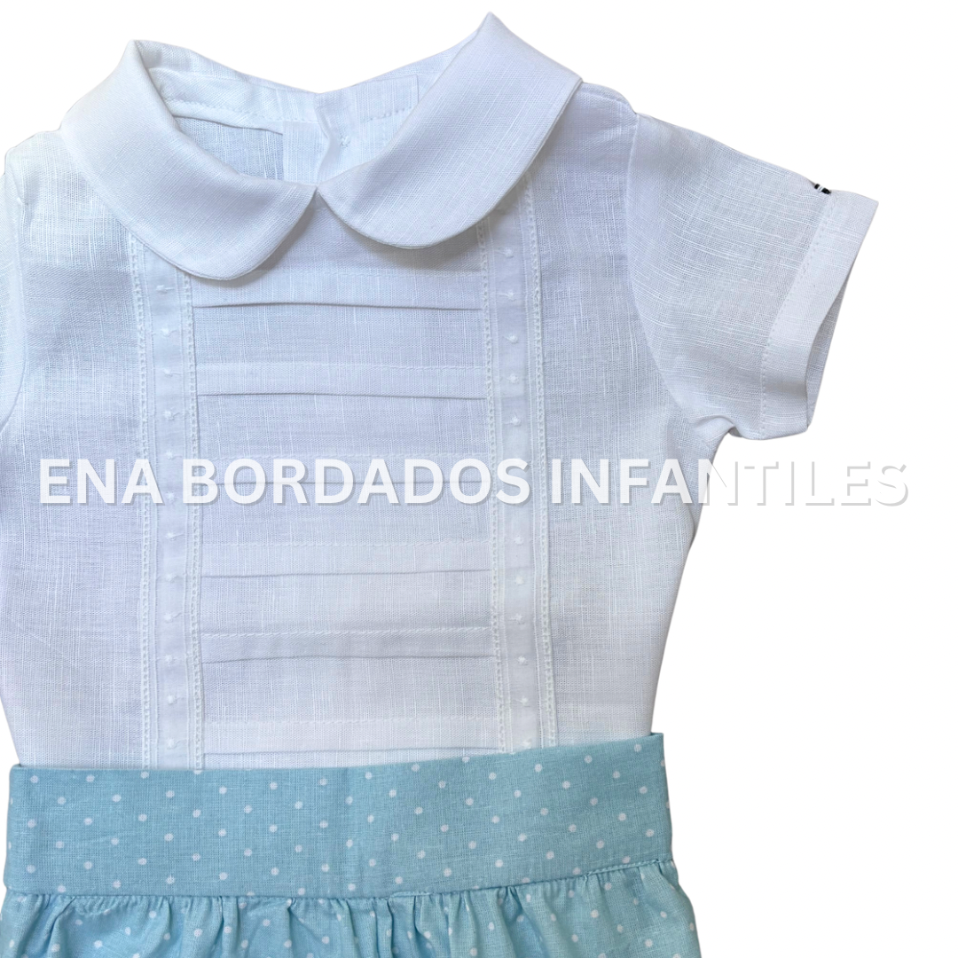 Camisa alforzas con tira bordada con short celeste puntos blancos 6 meses