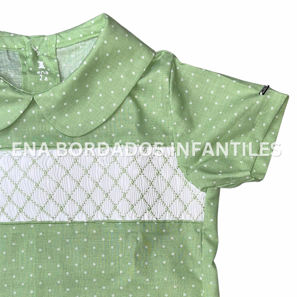 Camisa verde puntos blancos con panal y short bombacho