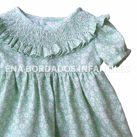 Vestido piqué verde con flores panal en cuello