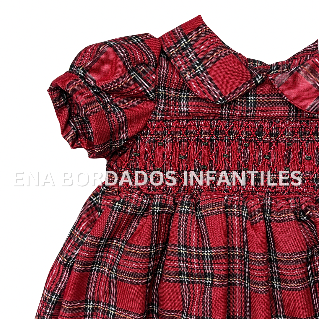 Vestido cuadriculado rojo con panal