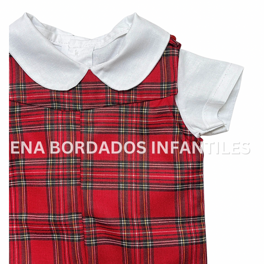 Trajecito cuadriculado con camisa blanca