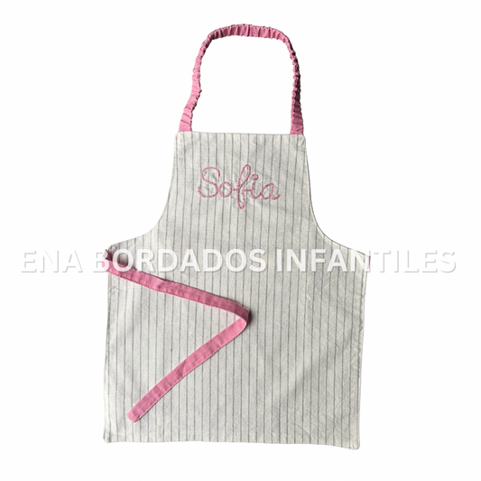 Delantal con nombre bordado