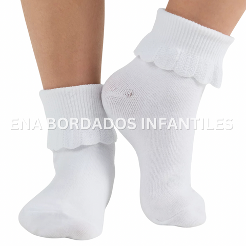 Calcetines blancos revuelos