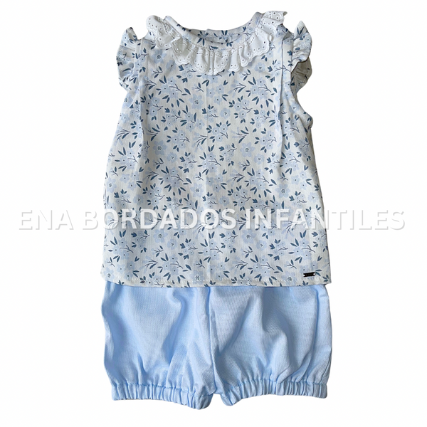 Blusa piqué flores celeste con short bombacho