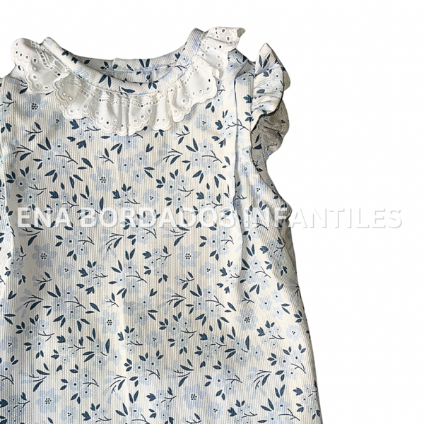 Blusa piqué flores celeste con short bombacho