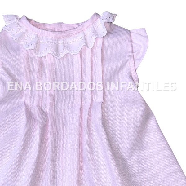 Batita piqué rosado von alforzas y tira bordada