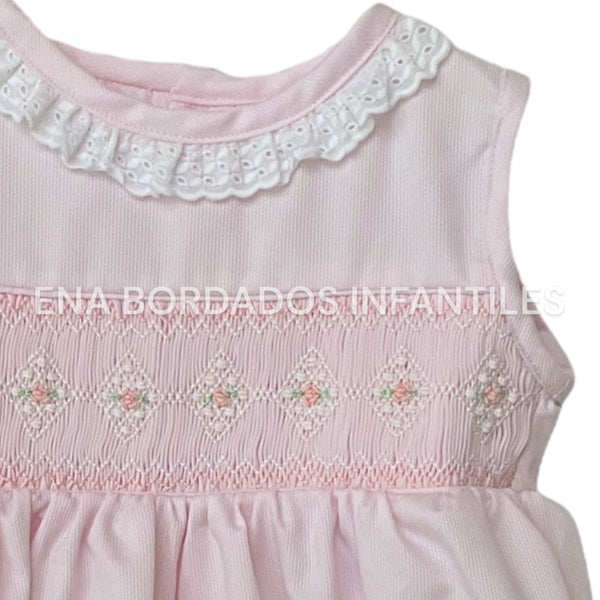 Vestido piqué rosado pálido con panal y tira bordada