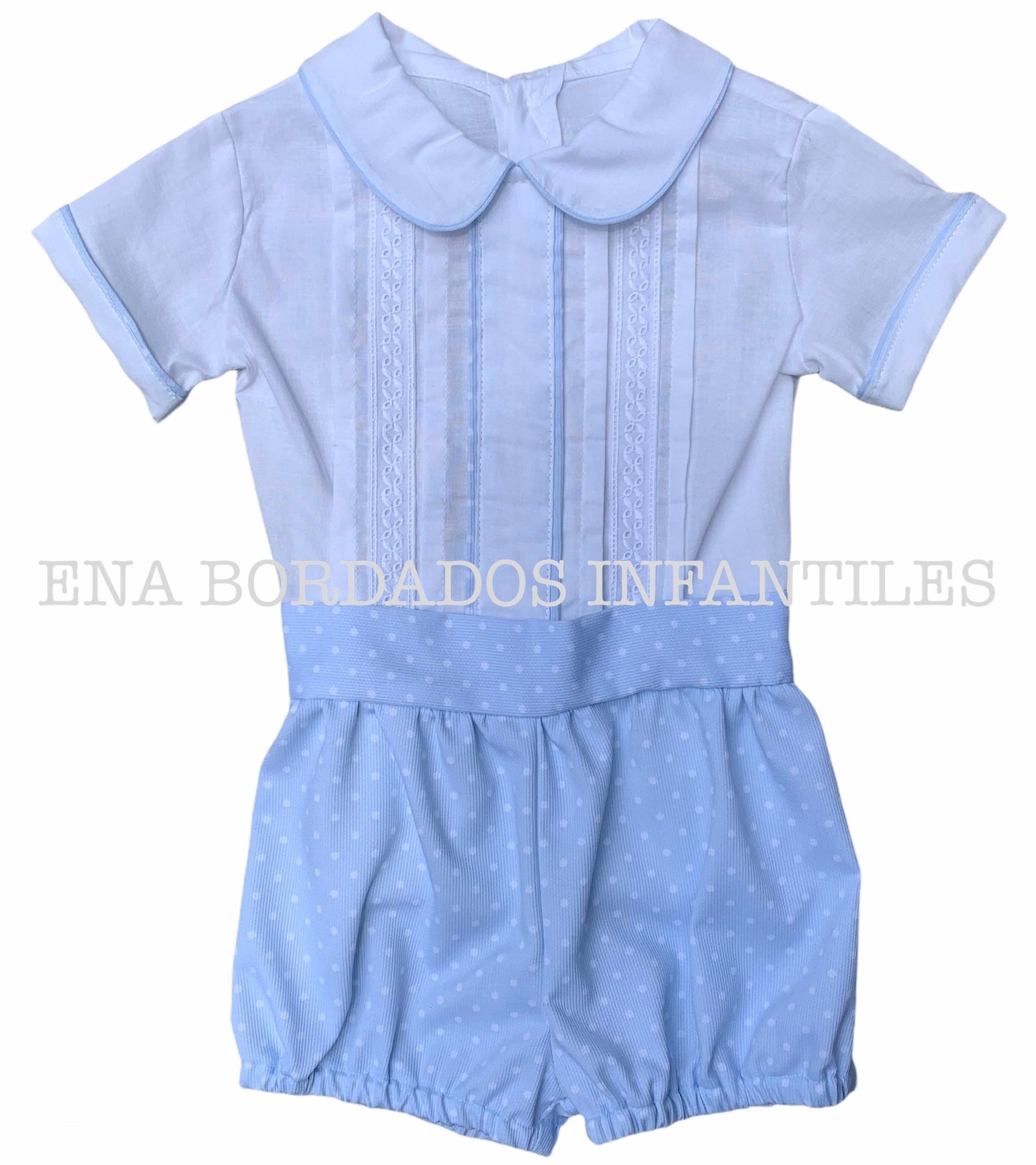 Camisa alforzas y tira bordada con short piqué celeste puntos blancos 9 meses
