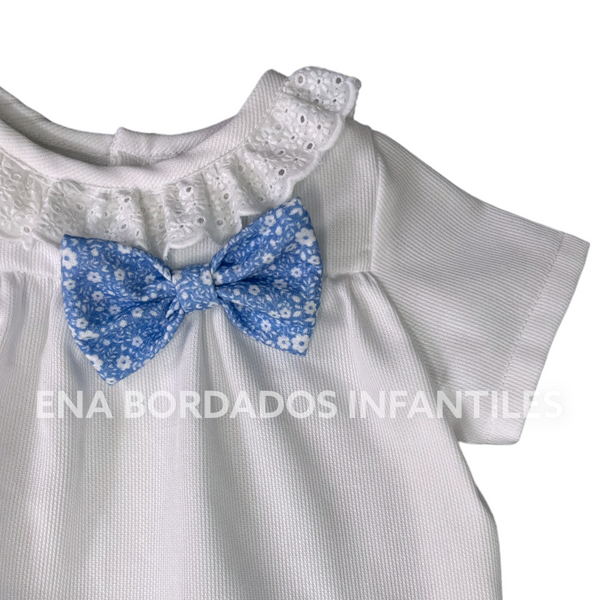 Blusa con short celeste piqué